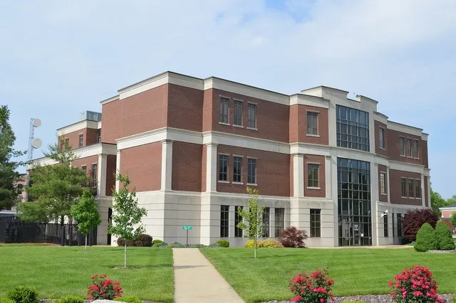 Front and western side of the Clinton County Courthouse , located at 851 Franklin Street ( U.S. Route 50 ) in Carlyle , Illinois , United States . It was built in 1999.