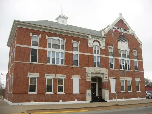 Front and western side of the White County Courthouse , located at 305 E. Main Street in Carmi , Illinois , United States . It was built in 1883.