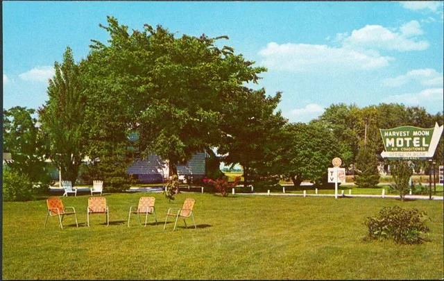 back of card, Harvest Moon Motel 10611 Lincoln Trail, U.S. Highway 50 Caseyville, Illinois -- Phone, EXpress 7-3149 11 miles east of St. Louis, Mo. First class accommodations -- a...