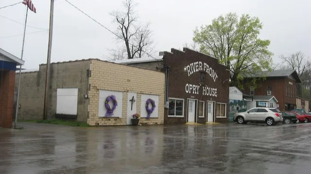 Southern side of Main Street just east of the Canal Street intersection in central Cave-In-Rock , Illinois , United States .