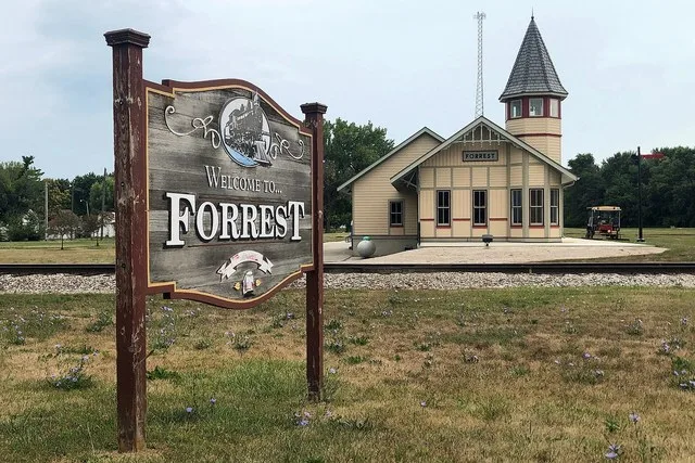 The sign for the town of Forrest, Illinois, with the railway museum in the background.