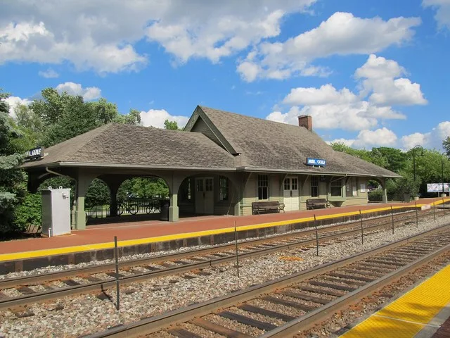 Golf Metra Station
