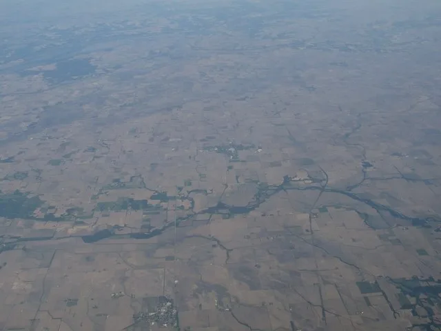 Mason City is a city in Mason County, Illinois, United States. The population was 2,558 at the 2000 census, and 2,324 at a 2009 estimate. Mason City was established in 1857. en.wi...
