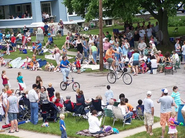 People gathered for Harvard, Illinois Milk Days Parade