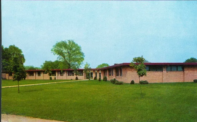 back of card, - HOPEDALE HOSPITAL - Hopedale, Illinois -- Population 600 - Contains 20 beds and 8 bassinets. Complete surgical and maternity facilities, emergency room, pharmacy...