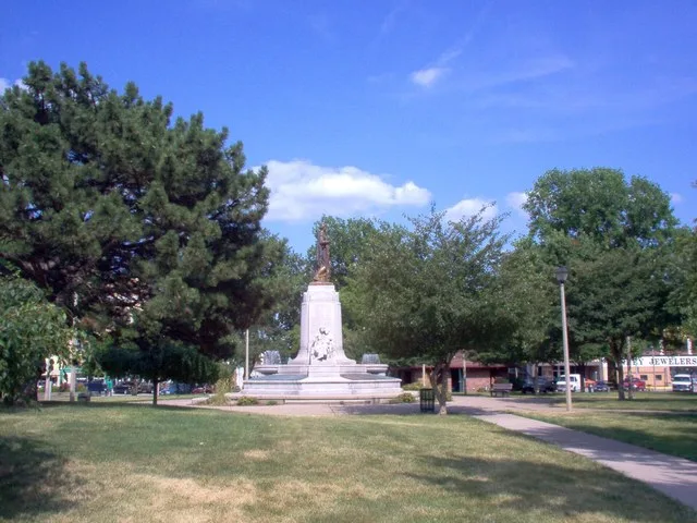 The memorial on the square in downtown Jacksonville, IL . Civil War memorial dedicated in 1920 ( [1] ).