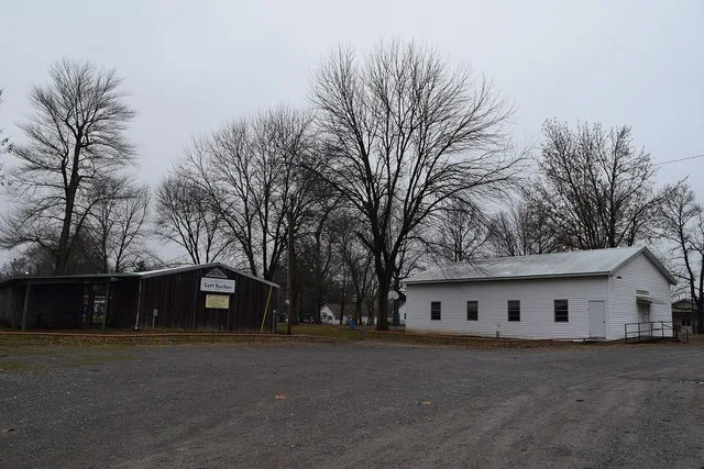 Town hall and public park in Jeffersonville (Geff), Illinois .