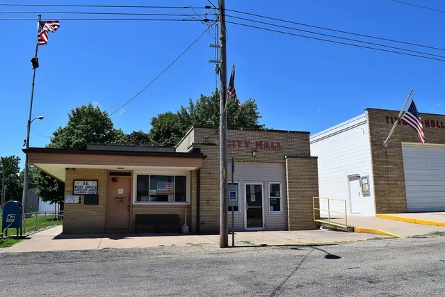 Post office and city hall in Kingston Mines, Illinois .