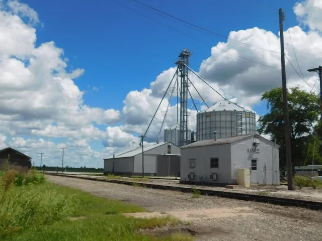 La Harpe, Illinois 's former CB&Q station in August 2016.jpg
