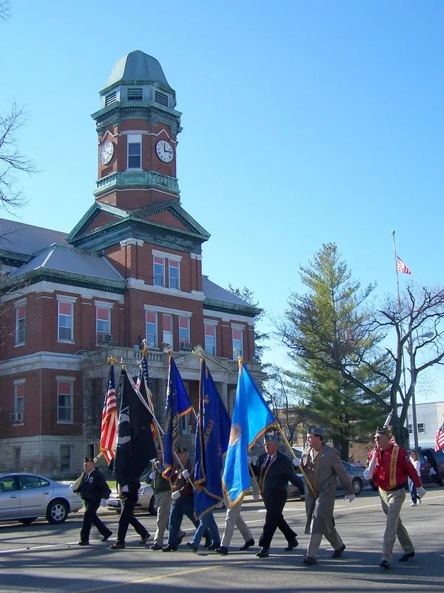 Photo of the Lawrence County courthouse in Lawrenceville during the Christmas parade 2006.