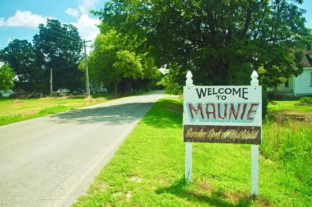 Welcome sign in Maunie, Illinois, United States.