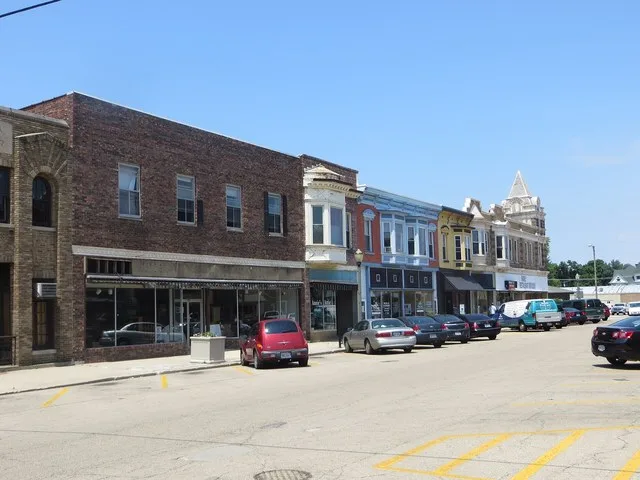Illinois Avenue in Mendota, Illinois.