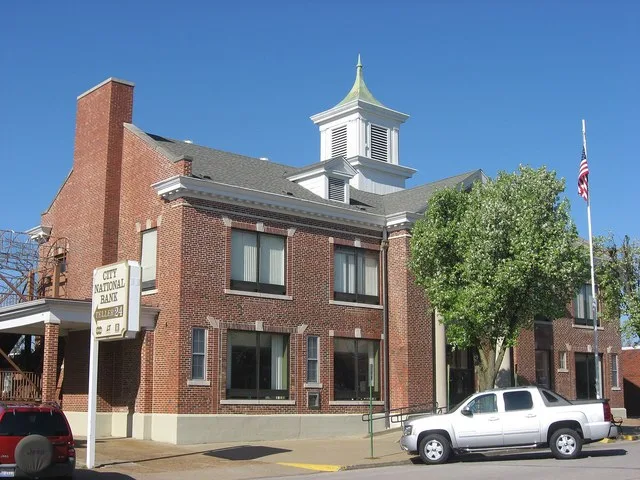 Front of City Hall in Metropolis , Illinois , United States , located at 106 W. Fifth Street.