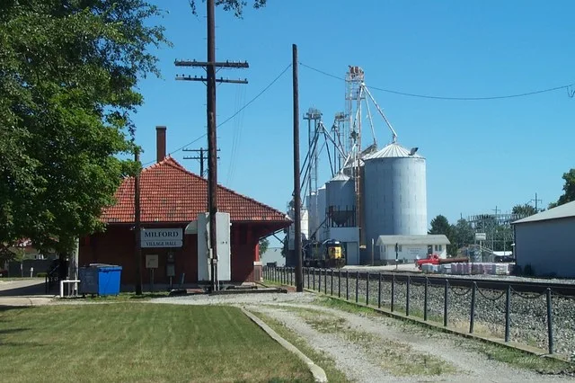 Milford_Illinois_Village_Hall_and_Elevator