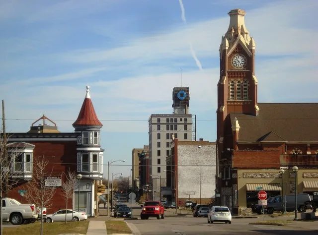 View east on 5th Avenue from approximately 12th Street: Thirty-three acre section of the Central Business District in Moline, Illinois . One hundred buildings contribute to its hi...