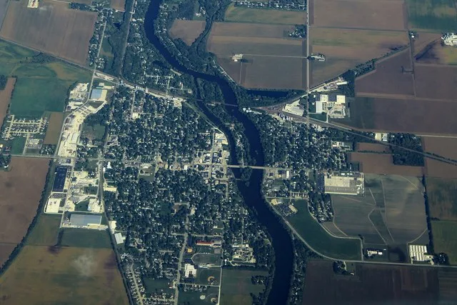 Momence Illinois Aerial (50561718317).jpg