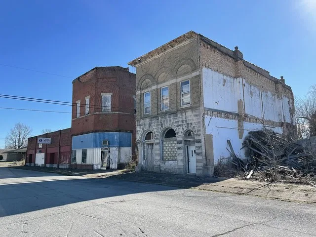 Abandoned buildings in downtown Mounds, IL in January 2023. The view is looking southeast in the 100 block of 1st Street.