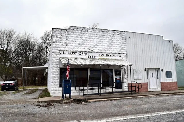 Post office in New Haven, Illinois .