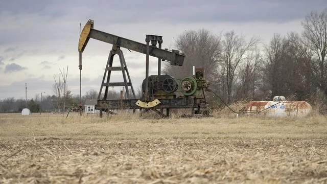 Stripper well outside Noble, Illinois