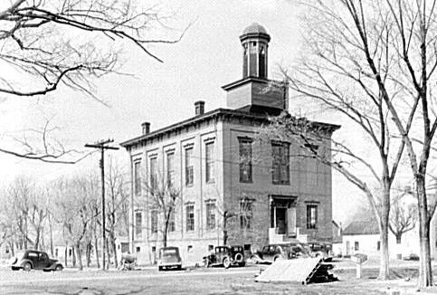 The courthouse in [Old] Shawneetown, Illinois . Lee, Russell, 1903- photographer. CREATED/PUBLISHED 1937 Apr. NOTES Title and other information from caption card. Transfer; United...
