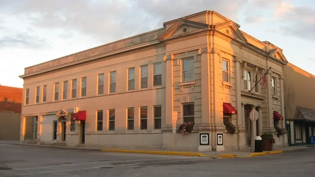 Front and northern side of the Olney PNC Bank, located at 202 S. Whittle Street in Olney , Illinois , United States .