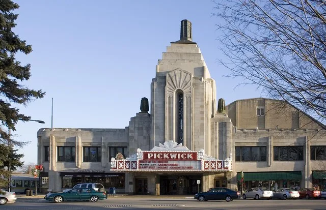 The Pickwick Theatre in downtown Park Ridge, Illinois. Photograph taken January 6, 2007; processed in hugin to remove keystoning.
