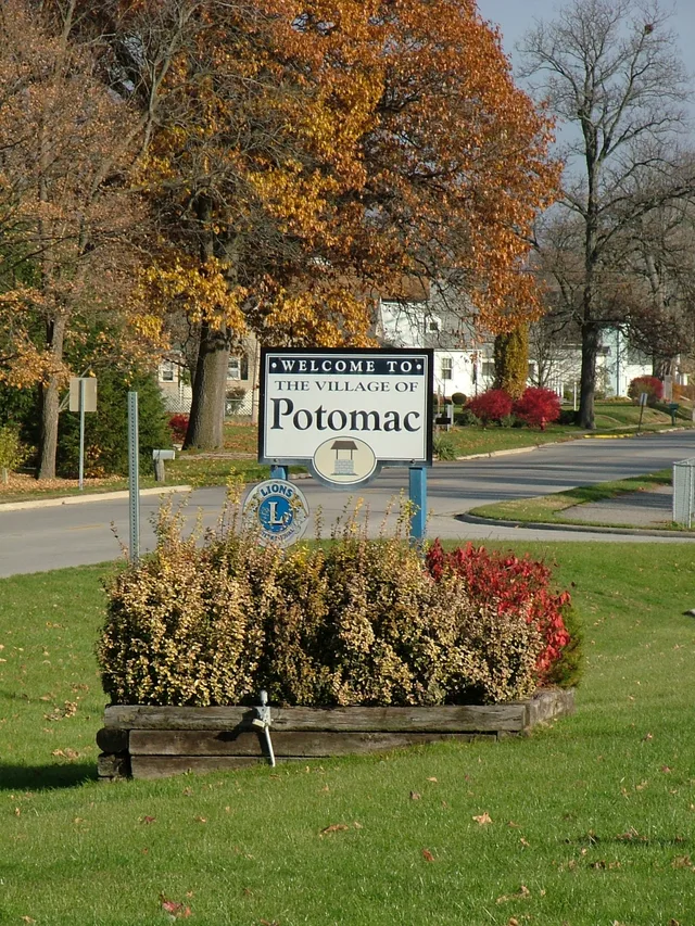 Welcome sign in Potomac, Illinois