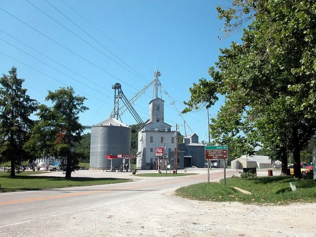 Grain elevator in w:Prairie du Rocher, Illinois .