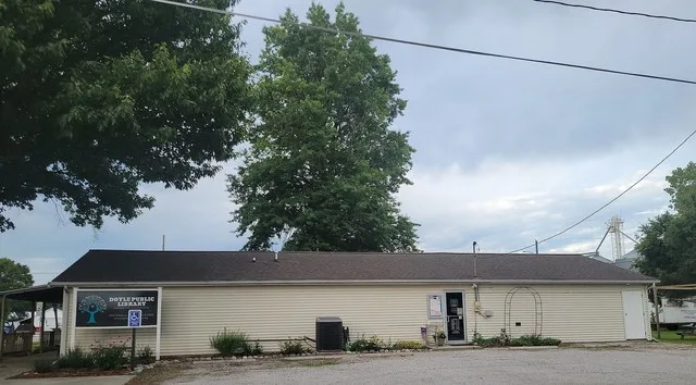Doyle Public Library in Raymond, Illinois .