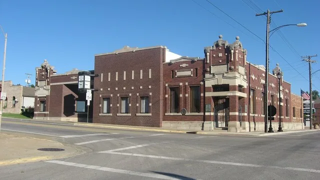 Eastern side and front of the First National Bank, located at 143 W. Broadway ( Illinois Route 154 ) at the Market Street ( Illinois Route 4 ) intersection in downtown Sparta , Il...