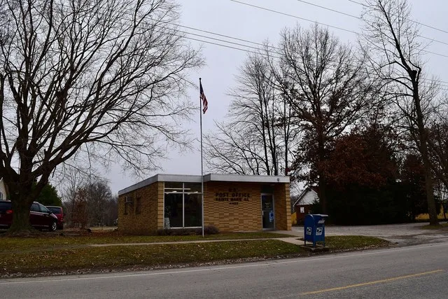 Post office in Sainte Marie, Illinois .