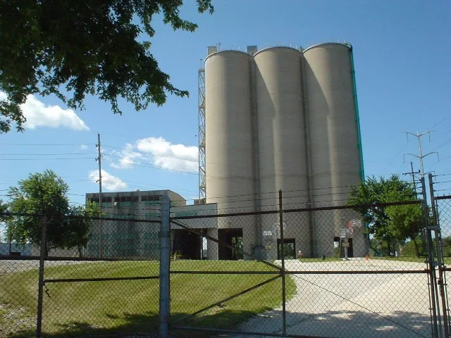 Cement silo