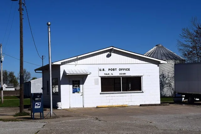 Post office in Yale, Illinois .