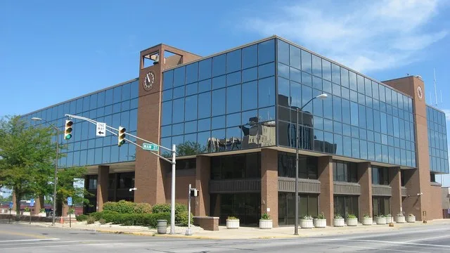 Southern and eastern sides of the Madison County Courthouse , located in the block surrounded by Eighth, Main, Ninth, and Meridian Streets in Anderson , Indiana , United States ...