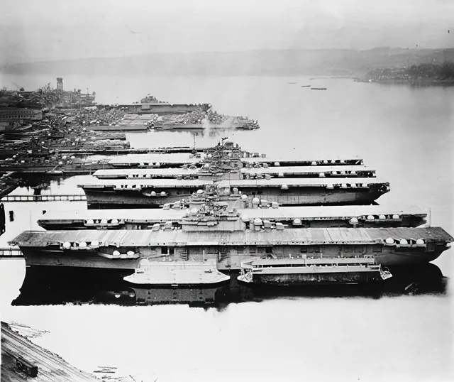 The ships are (from front): USS Essex (CV-9), USS Ticonderoga (CV-14), USS Yorktown (CV-10), USS Lexington (CV-16), USS Bunker Hill (CV-17), USS Alabama (BB-60), USS Massachusetts...