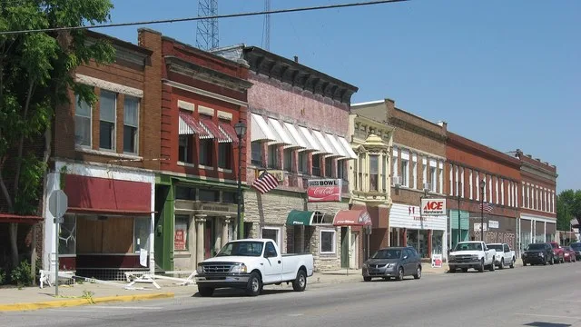 Buildings on the western side of the 100 block of S. Main Street in Clinton , Indiana , United States . From left to right, they are: 145 S. Main, none, 1915 141 S. Main, Neoclass...