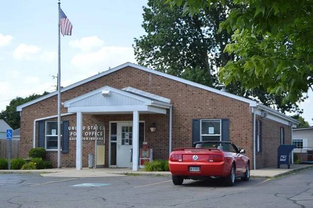 Front of the Galveston post office, located at 102 W. Washington Street at the U.S. Route 35 intersection in Galveston , Indiana , United States .