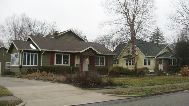 Houses at 1437 (left) and 1435 (right) Maynard Drive in the Homecroft portion of Indianapolis , Indiana , United States . These houses are part of the Homecroft Historic District...