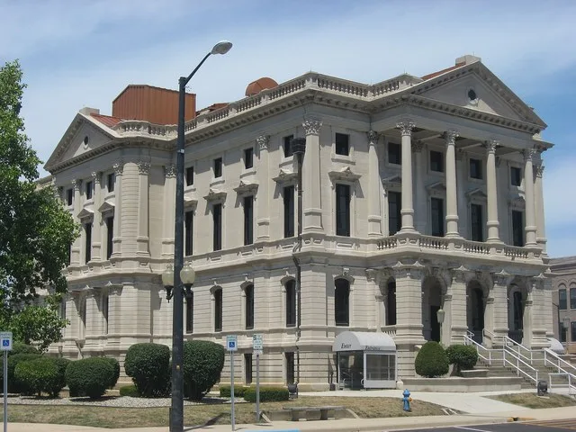Southern front of the Grant County Courthouse , located on Courthouse Square (Fourth/Adams/Third/Washington Streets) in downtown Marion , Indiana , United States . Built in 1883...