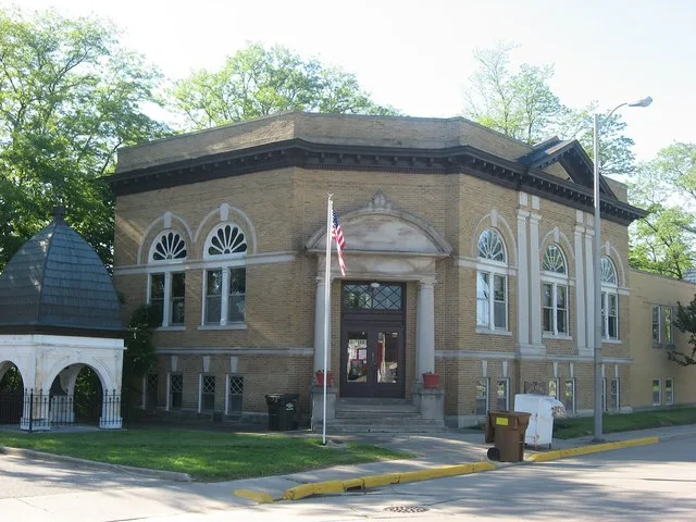 Front and northern side of the Monticello Carnegie Library , located at 101 S. Bluff Street in Monticello , Indiana , United States . Built in 1907, it is now the White County His...