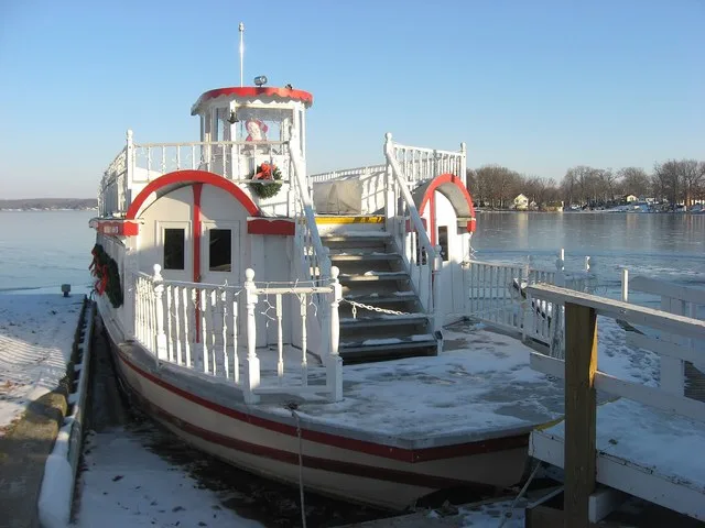 Bow of Dixie , a diesel-powered sternwheeler on Webster Lake in North Webster , Indiana , United States . Built in 1929, it is listed on the National Register of Historic Places ...