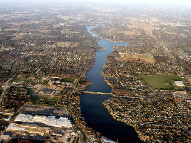 East side of Mishawaka, Indiana , with the St. Joe River flowing from Osceola . In the lower left is the AM General Hummer plant and Penn High School . In the upper right is Baugo...