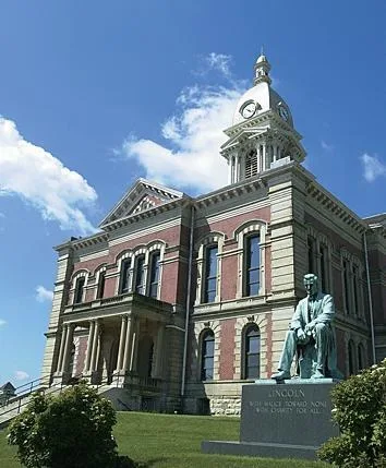 Looking southwest at the Lincoln Monument of Wabash, Indiana by sculptor Charles Keck. Photograph taken May 15, 2002.