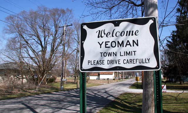 The town limit of Yeoman in western Carroll County, Indiana . Photo looks east along County Road 825 North.