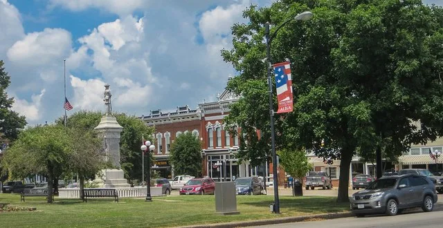 Albia Square and Central Commercial Historic District