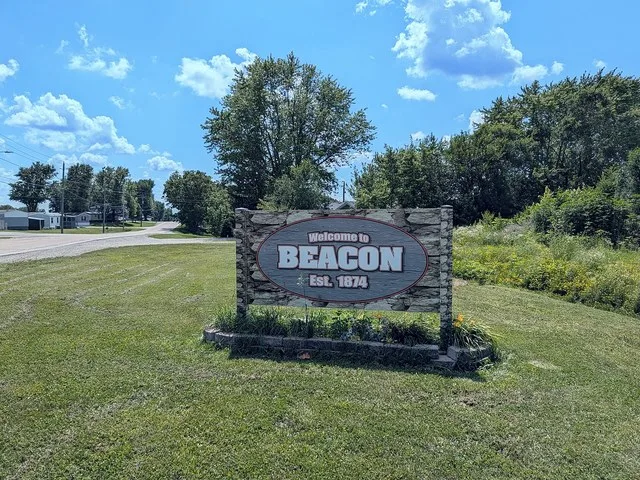 Beacon Iowa welcome sign