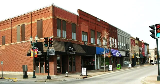 Downtown Main Street between 4th and 3rd Streets in Cedar Falls, Black Hawk County, Iowa