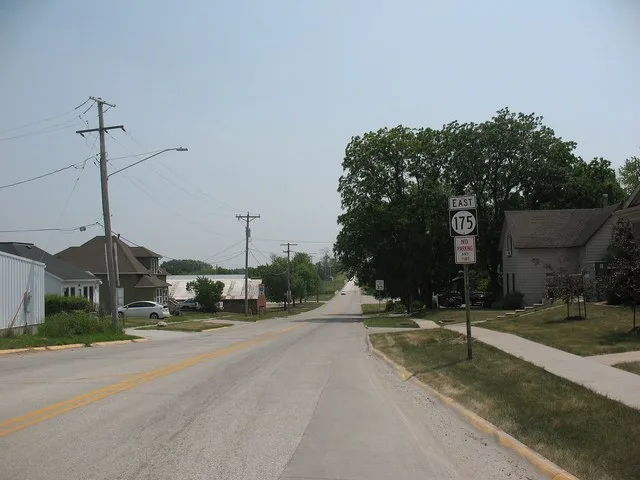 en:Iowa Highway 175 Eastbound in en:Jewell_Junction,_Iowa