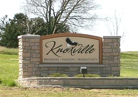 City sign for Knoxville, Iowa.