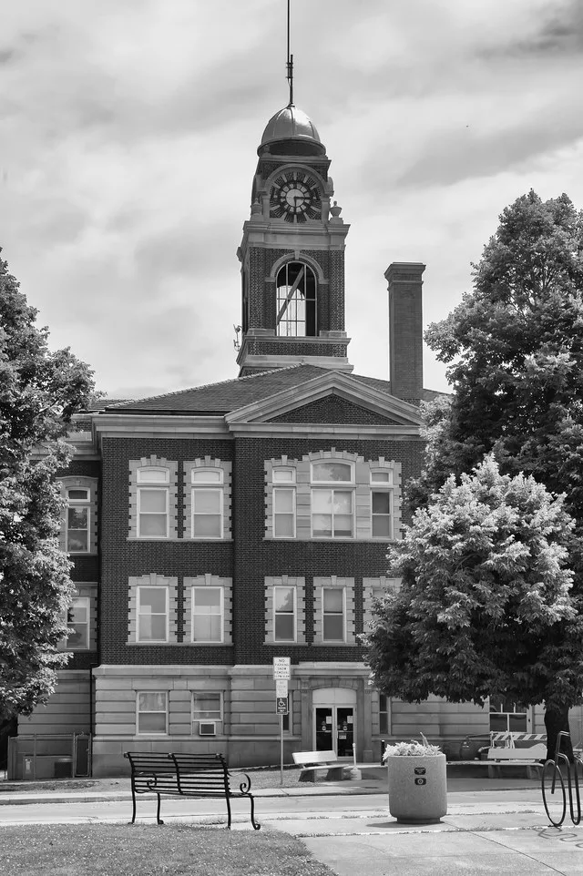 Decatur County Courthouse in Leon, Iowa .